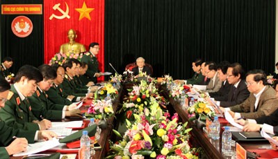 Рабочая встреча Нгуен Фу Чонга с Главным политуправлением ВНА - ảnh 1